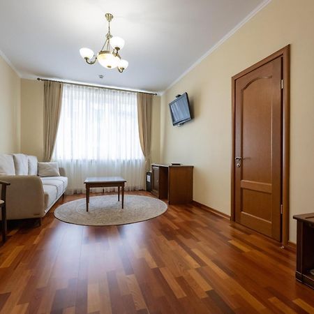 Hotel Stanislaviv Ivano-Frankivsk Esterno foto